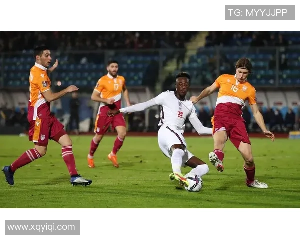 足球的柔软性是否影响了比赛的激烈程度与观赏性探讨 足球的柔软性是否影响了比赛的激烈程度与观赏性探讨