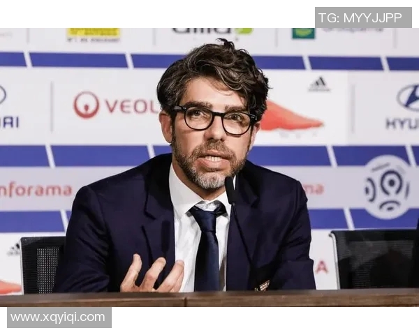 足球帅哥被热议其场上表现与场外魅力引发粉丝狂热追捧与讨论 足球帅哥被热议其场上表现与场外魅力引发粉丝狂热追捧与讨论